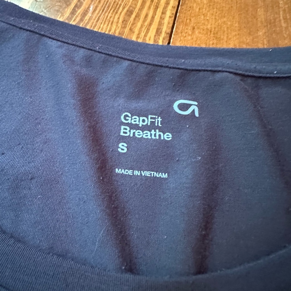 GAP Black Long Sleeve Athletic Top - Picture 3 of 6